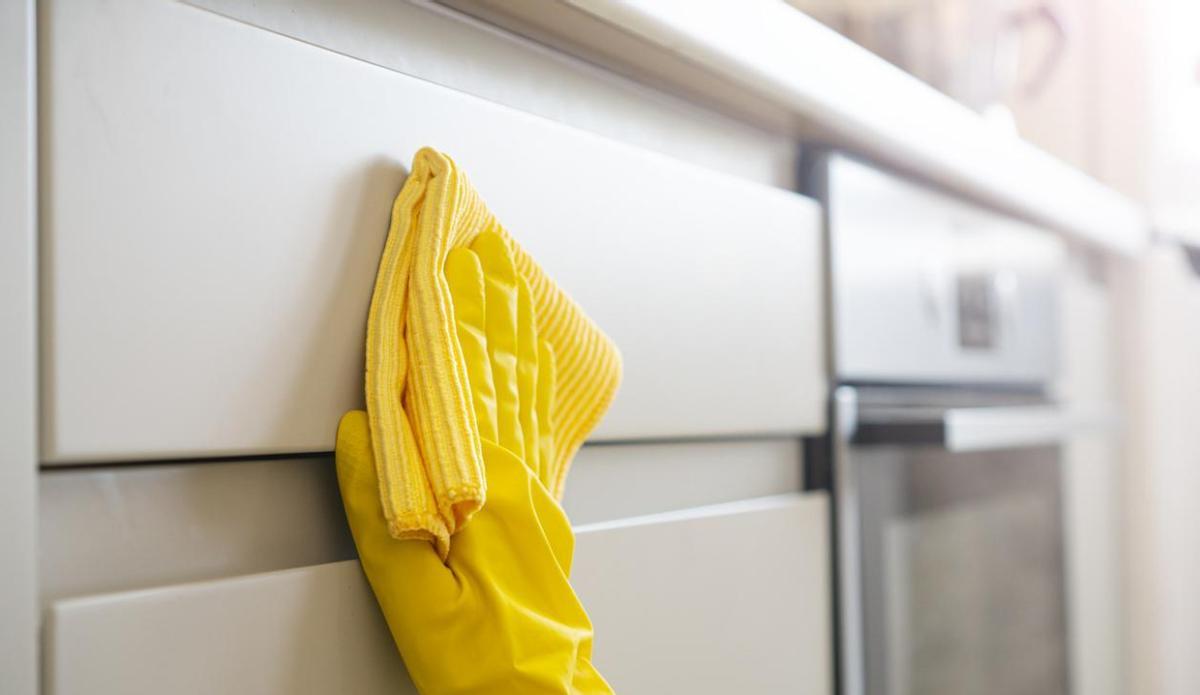 Es importante establecer una rutina de limpieza que te ayudará a mantener tu cocina en buen estado a largo plazo.