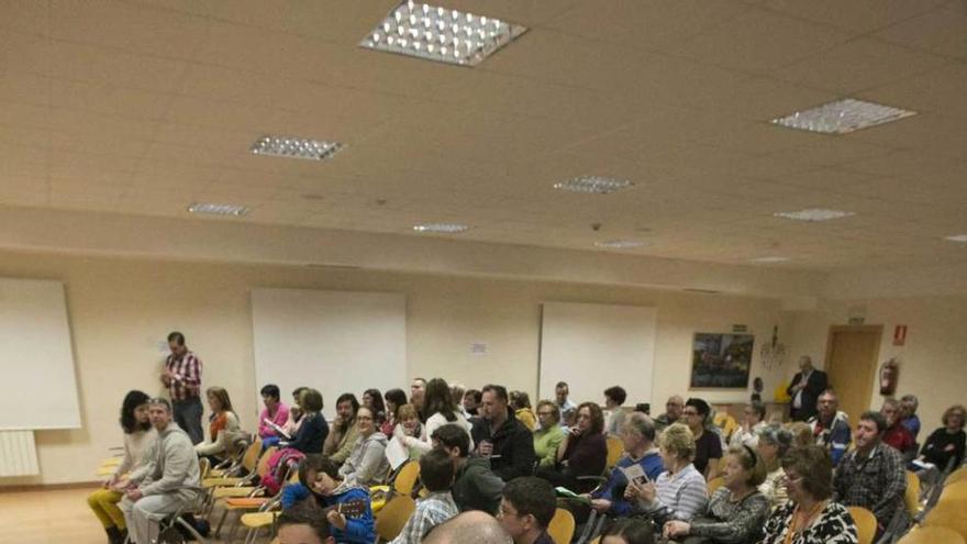 Algunos alumnos del pasado curso de la Escuela de Música, antes de un concierto en el centro sociocultural de Las Vegas.