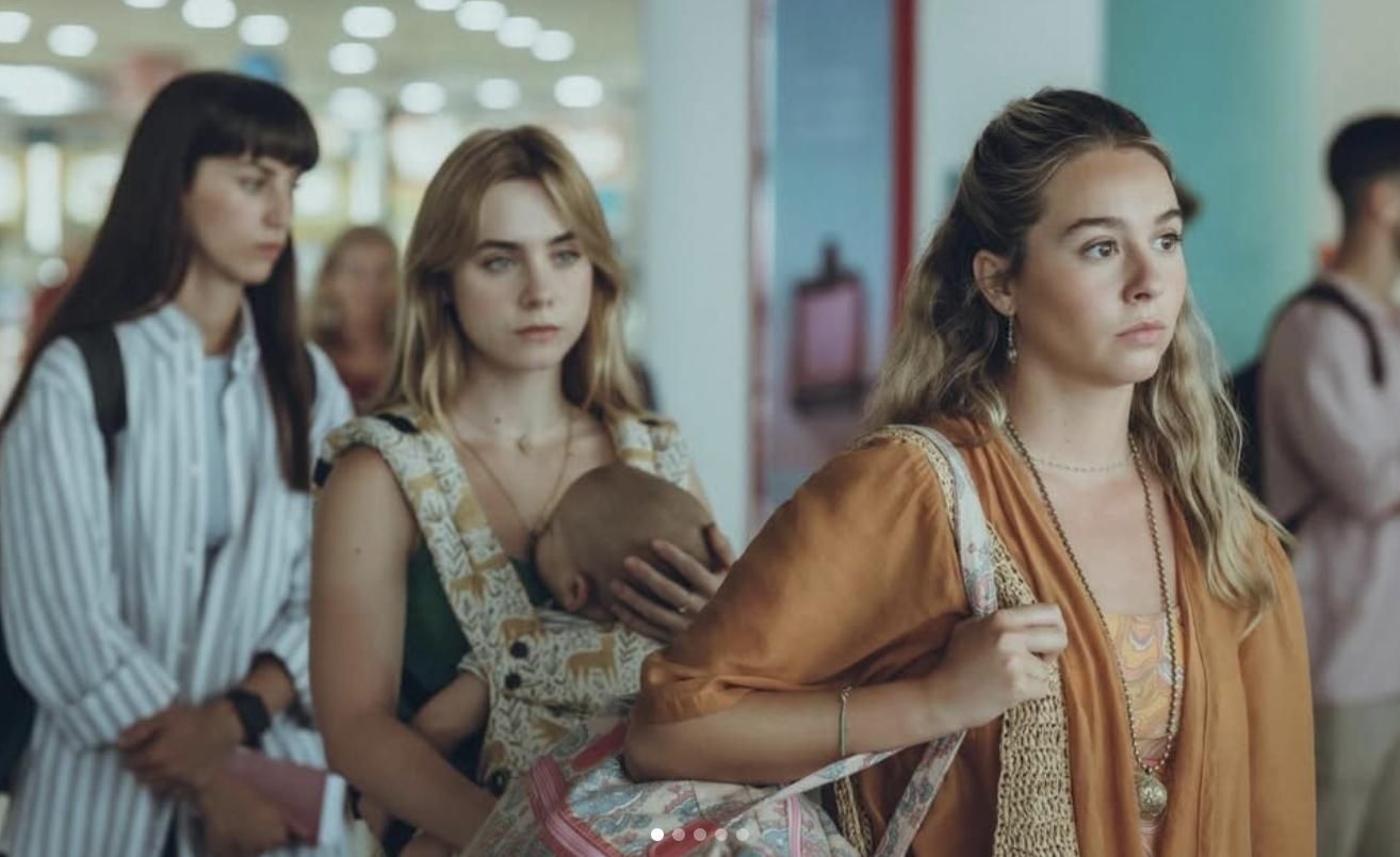 Paula Usero y Clara Galle en un frame de 'Esa noche'