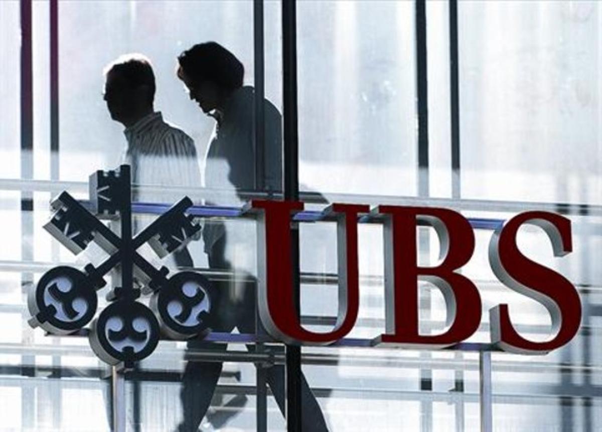 Empleados del banco suizo UBS, en la sede de la entidad financiera en Zurich.