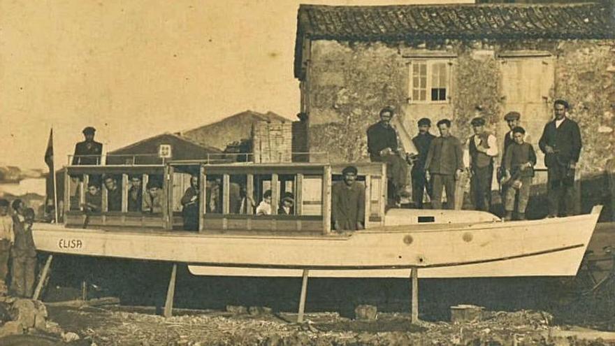 Taller de carpintería de su padre. Minxos, de niño, en el barco  