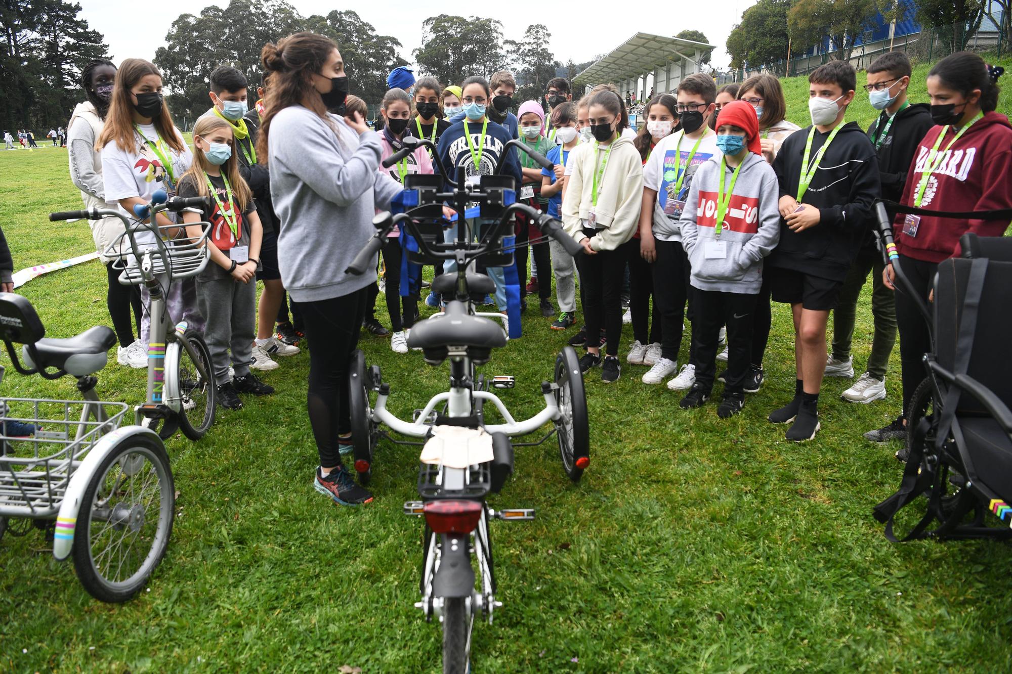 300 escolares comparten en Acea de Ama una jornada de deporte adaptado e inclusivo con ENKI