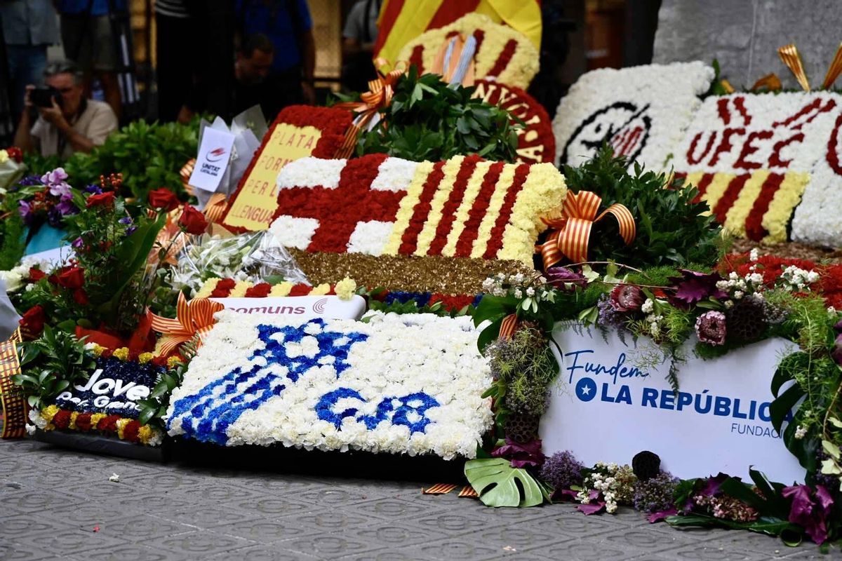 Diada de Catalunya: Ofrenda floral en el monumento a Rafael Casanova