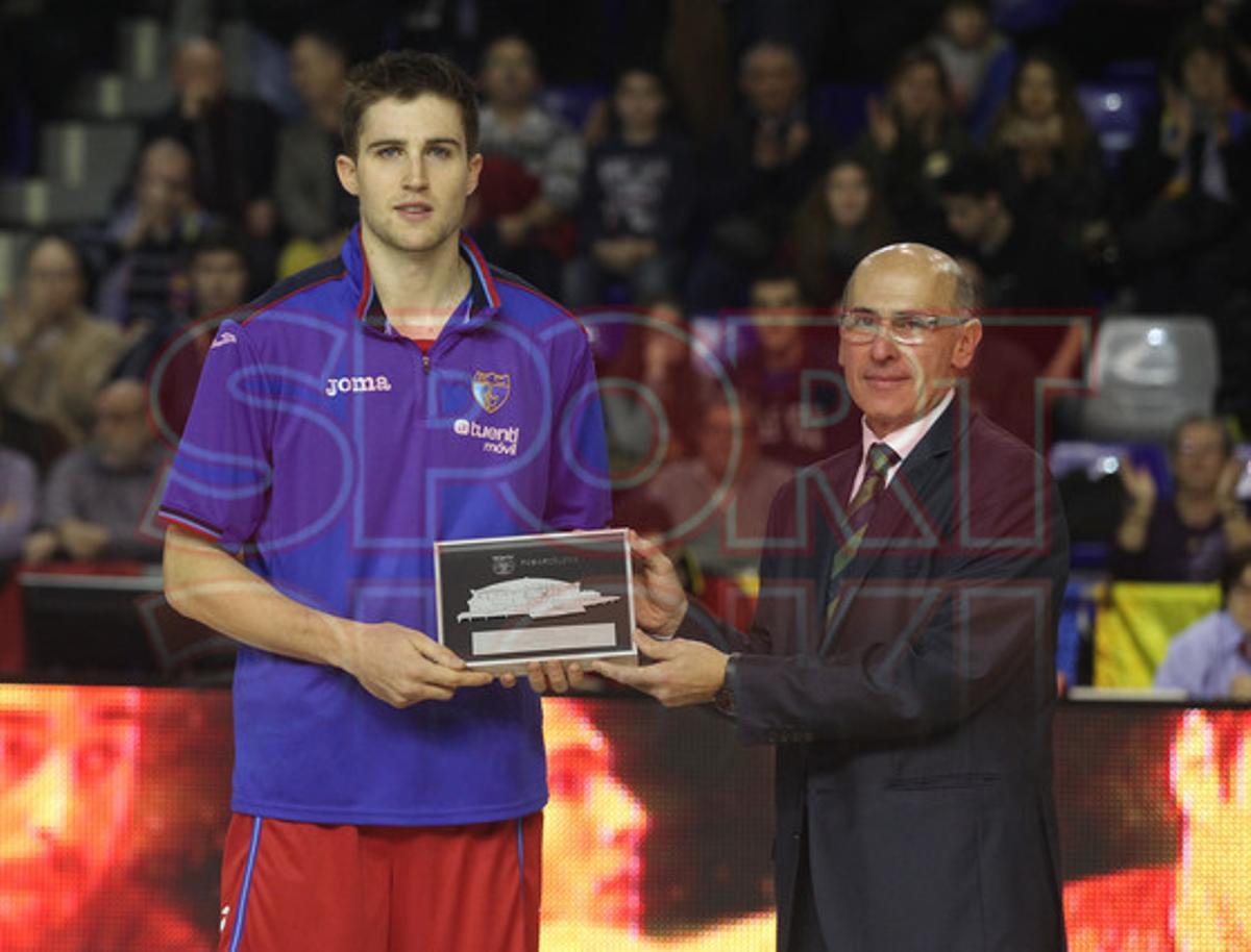 FCBARCELONA 73-ESTUDIANTES 56