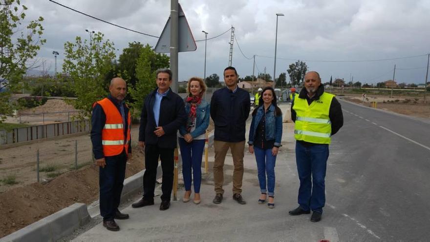 El director general de Carreteras y la concejala de Obras de Lorca contemplaron el estado de la vía RM-D3