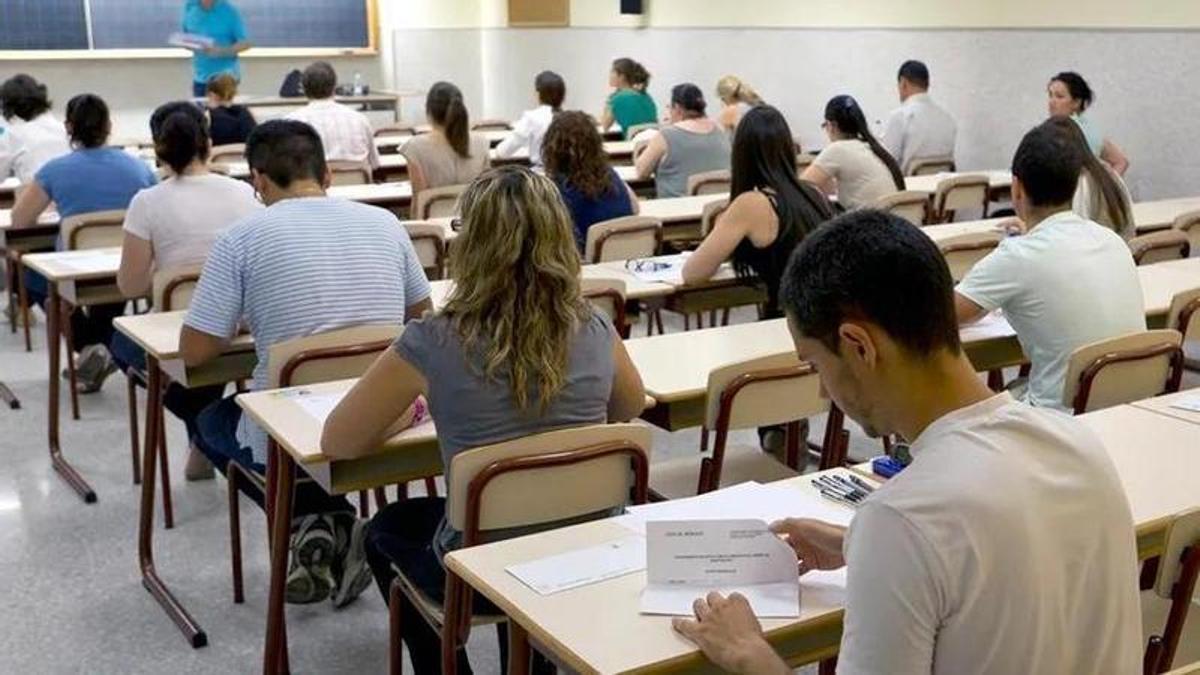 Aspirantes durante una oposición.