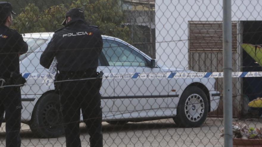 Casi mil euros de ropa robados en un centro comercial de Elche