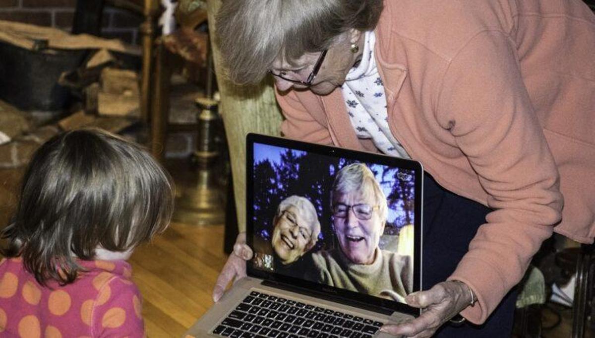 ¡Cuidado con los abuelos! La soledad de estos días aumenta su melancolía, aislamiento e incomprensión