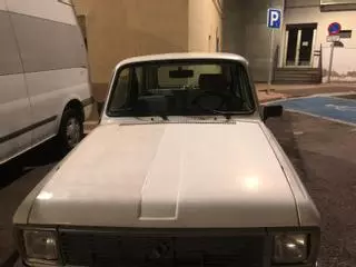 Dos reliquias sobre ruedas sobreviven en Cáceres: un Renault 6 y un Citroën BX que se resisten a desaparecer