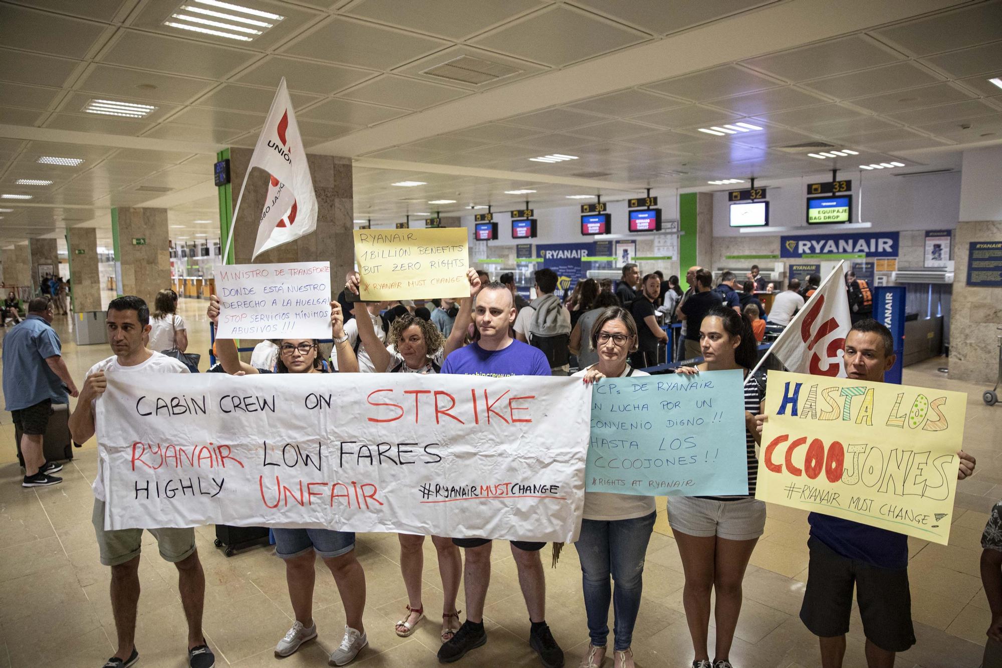 Normalitat en el primer dia de vaga de Ryanair a Girona