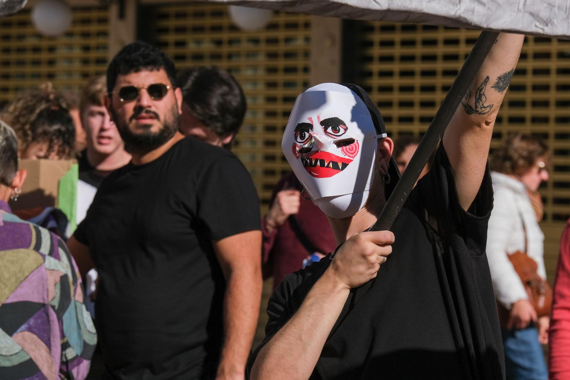 Manifestación contra el desalojo de La Casa Invisible