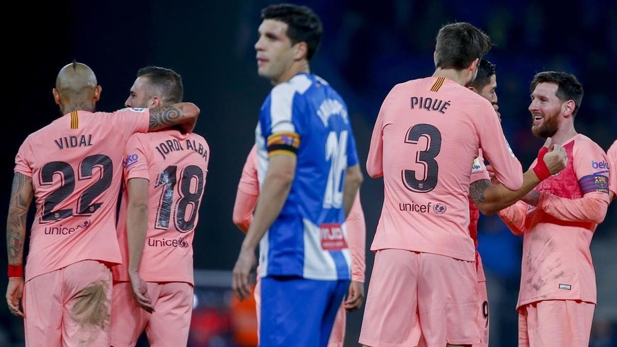 rpaniagua46189139 fc barcelona s lionel messi and his teammates celebrate duri181209193632