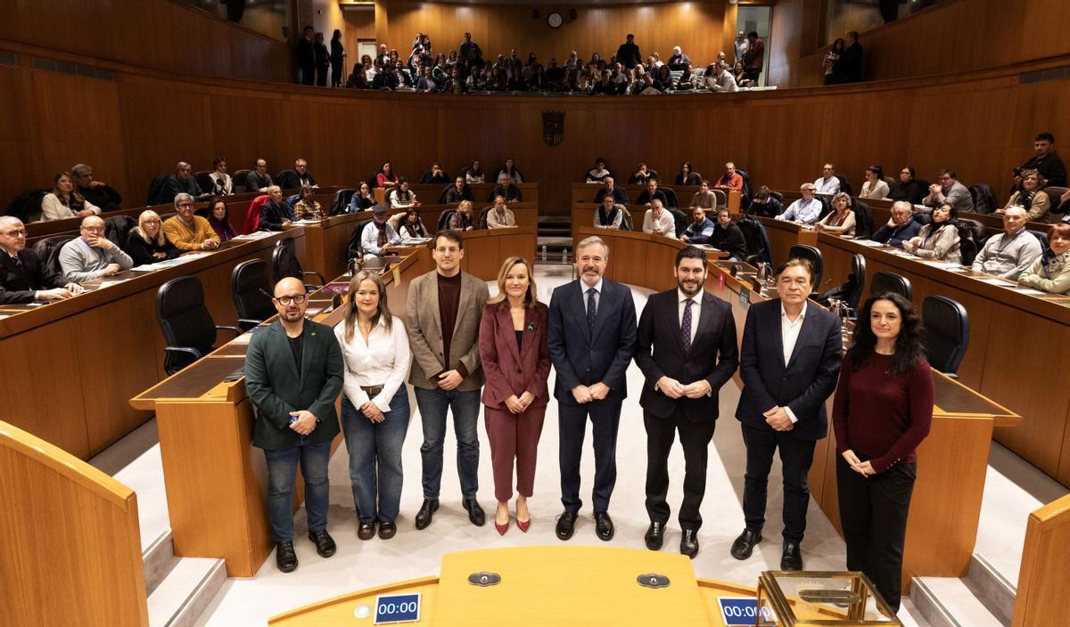 Los candidatos de los ocho partidos que se presentaron a las elecciones, en el debate de EL PERIÓDICO.