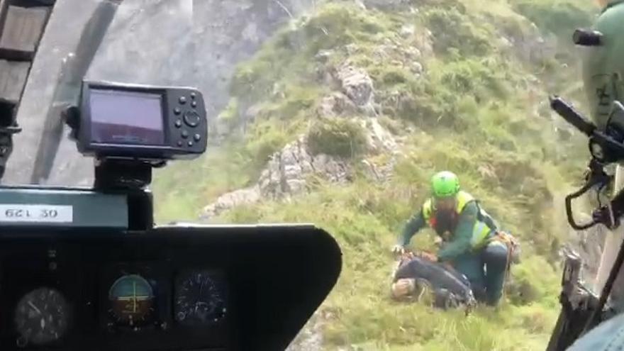 Un momento del rescate de los montañeros desaparecidos en los Picos