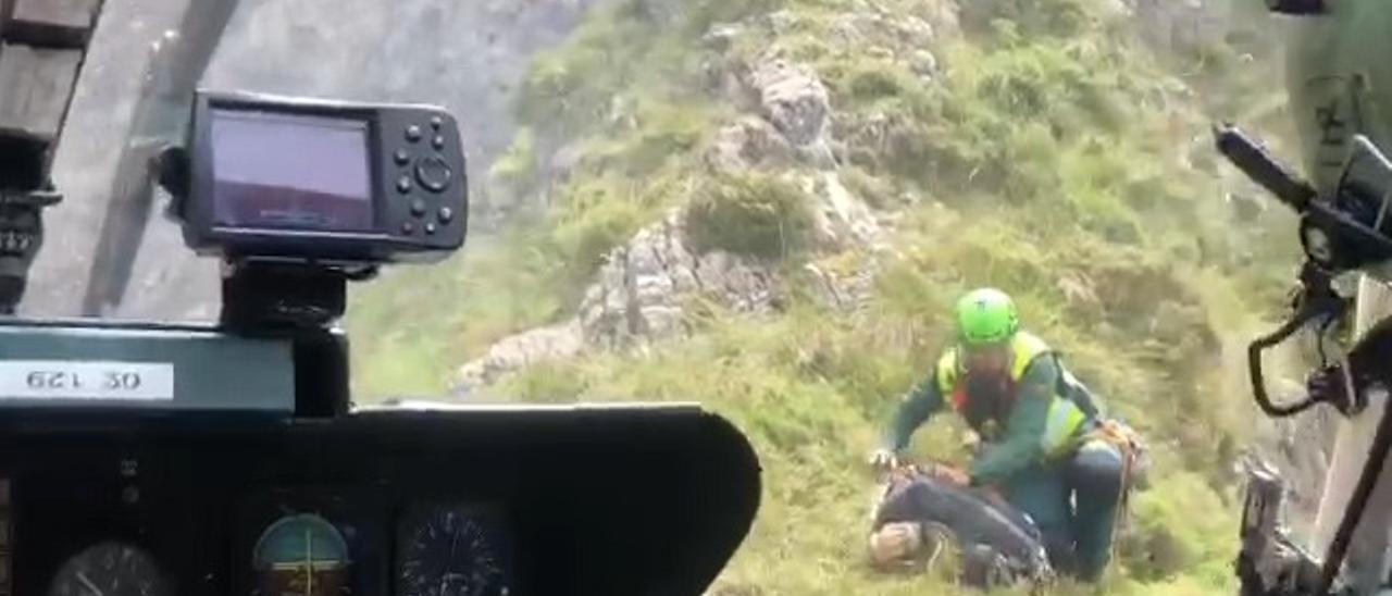 Habla uno de los rescatadores de los montañeros desaparecidos en los Picos de Europa: "Estaban en una zona difícil que acaba prácticamente en un desplome"