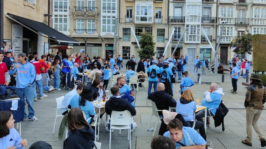 La afición celeste invade Vitoria antes del crucial partido ante el Alavés