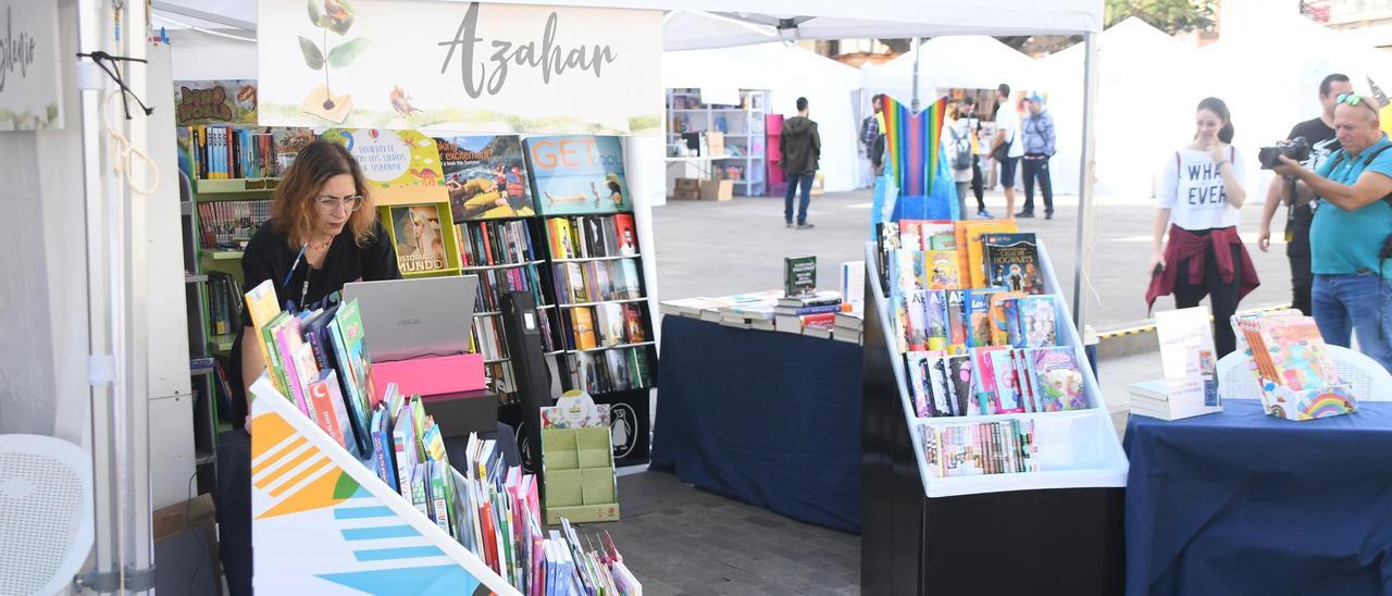Una feria en la plaza de San Juan celebró este fin de semana el Día del Libro.
