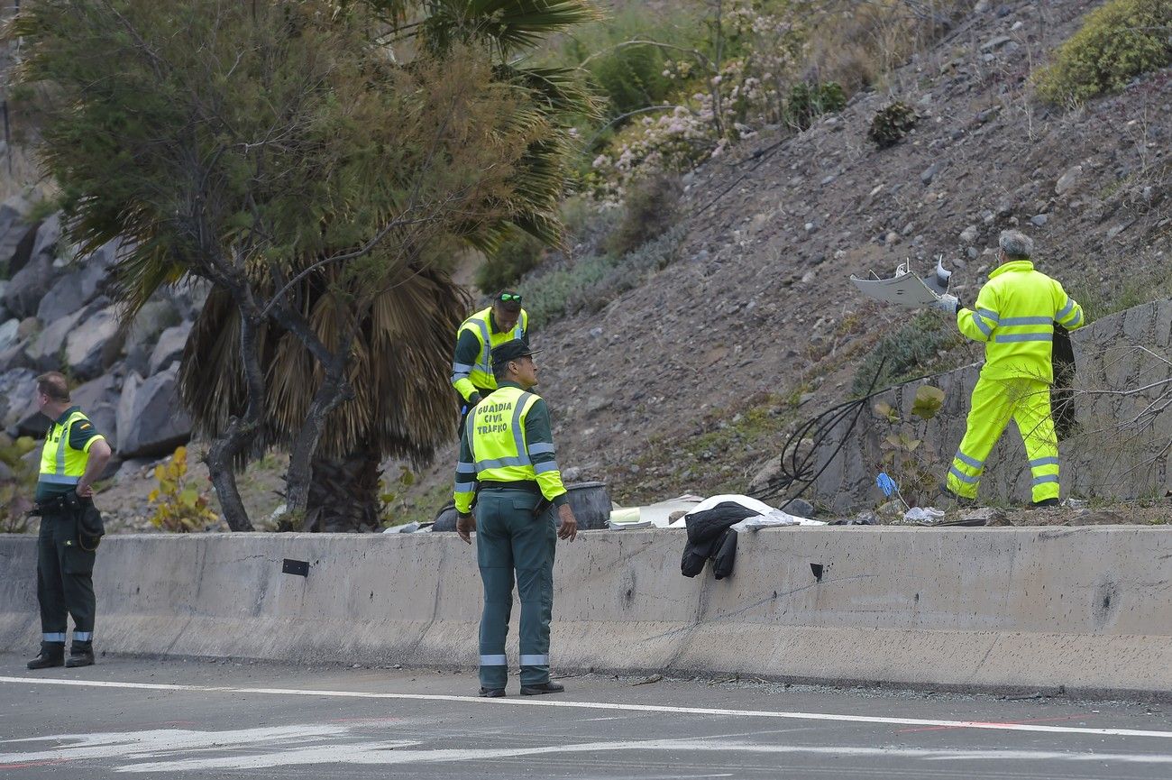 Accidente de un camión en una ladera cerca de La Laja