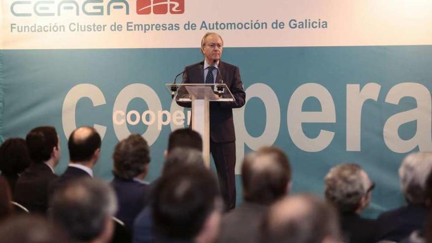 Martínez Covelo se dirige ayer a los representantes de las más de cien empresas de Ceaga. // Adrián Irago