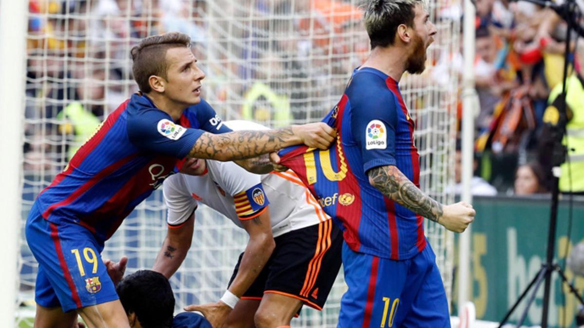 Leo Messi celebra el 2-3 del Valencia-Barça en Mestalla