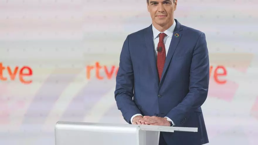 Pedro Sánchez: "Al señor Feijóo le avergüenza comparecer junto al señor Abascal"