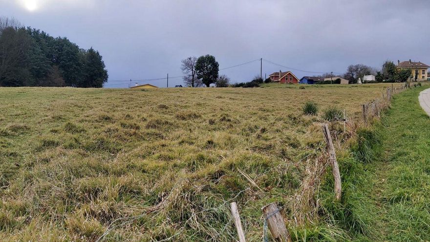 La parcela de Montecerrao en la que se construirá el colegio. | LNE