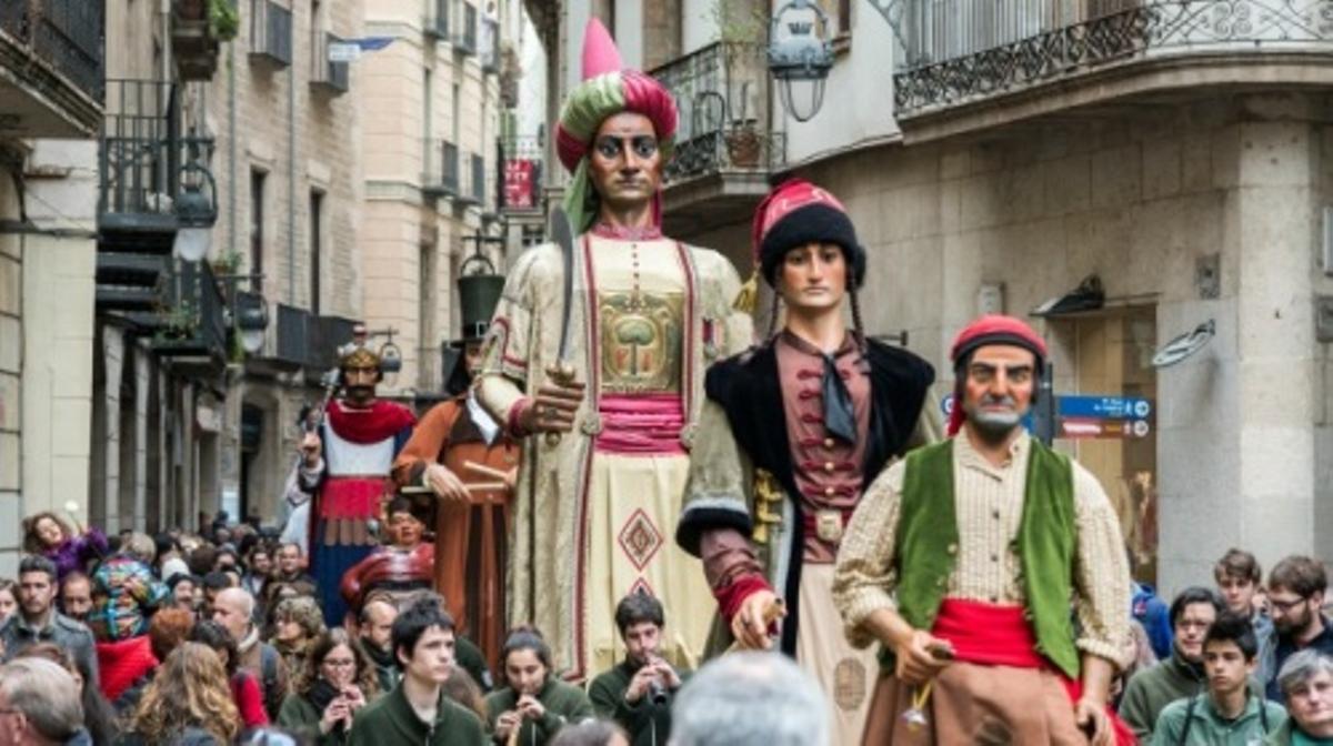 Gigantes en ruta en una edición pasada de las fiestas de Sant Josep Oriol
