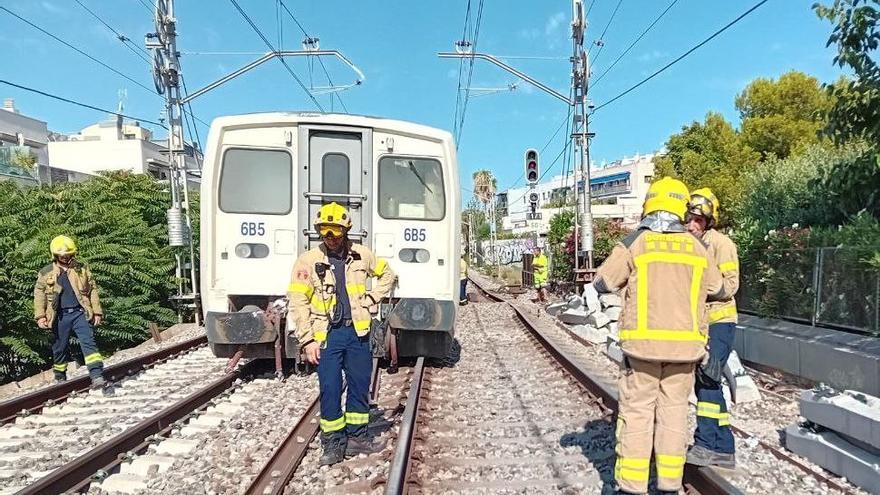 Descarrila un tren sense passatgers a l&#039;estació de Sitges