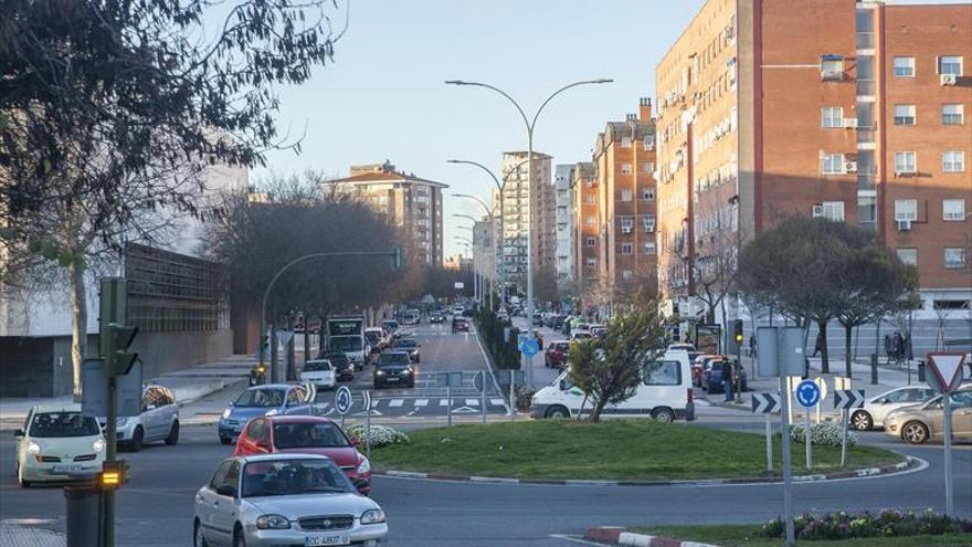 Herido un motorista tras una colisión con un coche en La Hispanidad de Cáceres