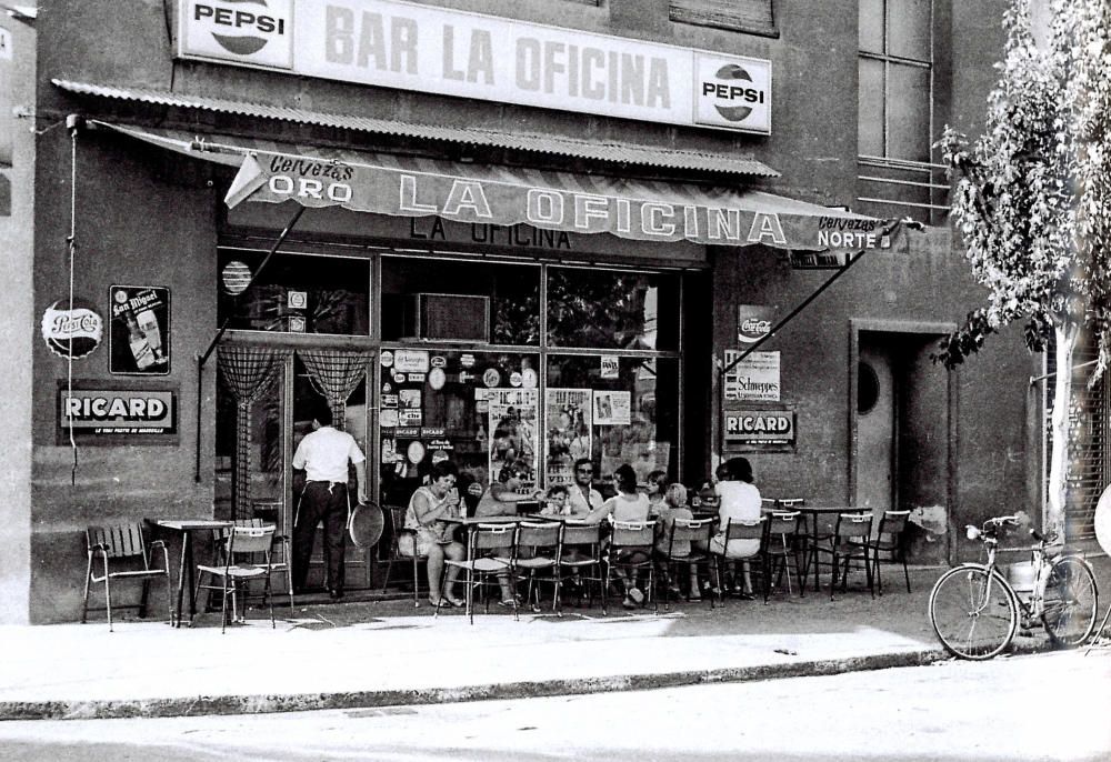 El Bar La Oficina, al carrer Joan Maragall, l’11 d’agost de 1973.
