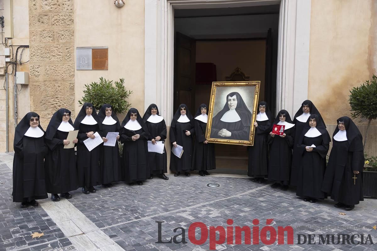 Así ha sido el traslado del cuatro y la reliquia de Santa Teresa de Jornet desde el Asilo hasta la Parroquia de la Concepción en Caravaca