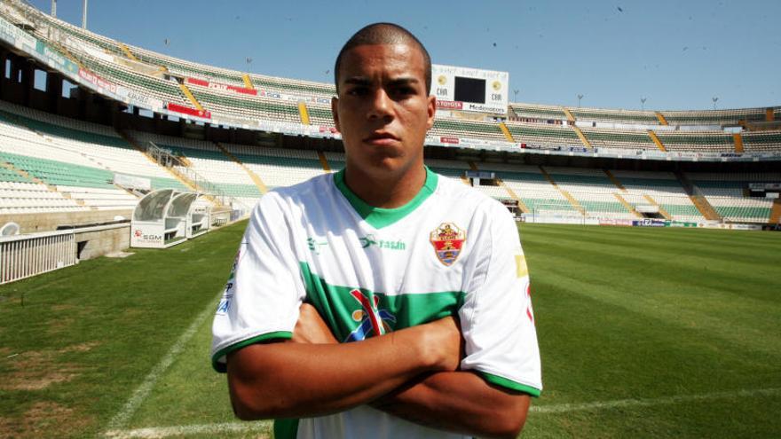 Carleto, durante su presentación como jugador del Elche