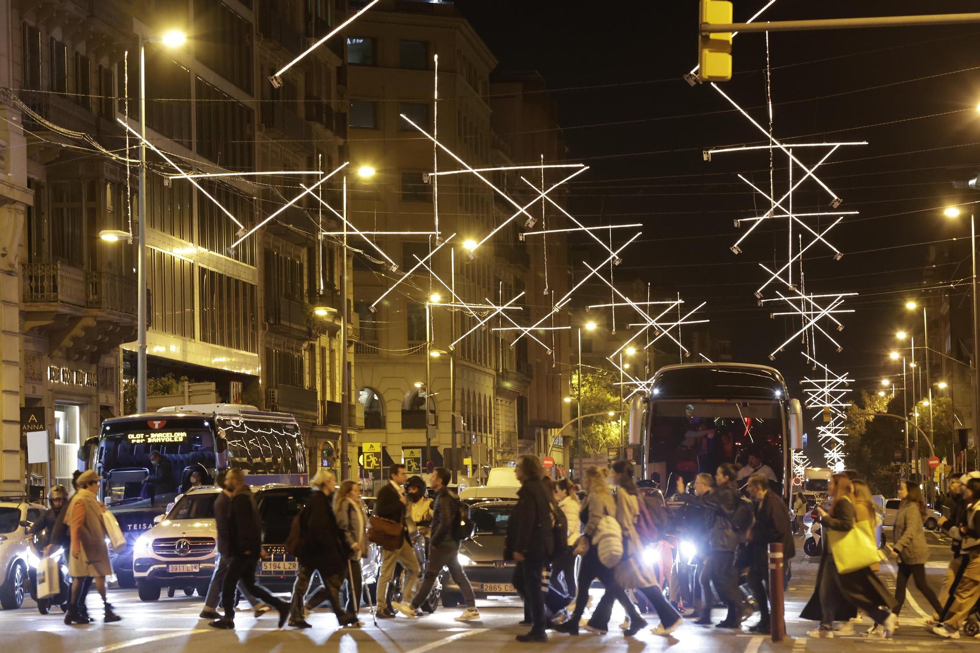 En imágenes: así brilla el alumbrado navideño de Barcelona