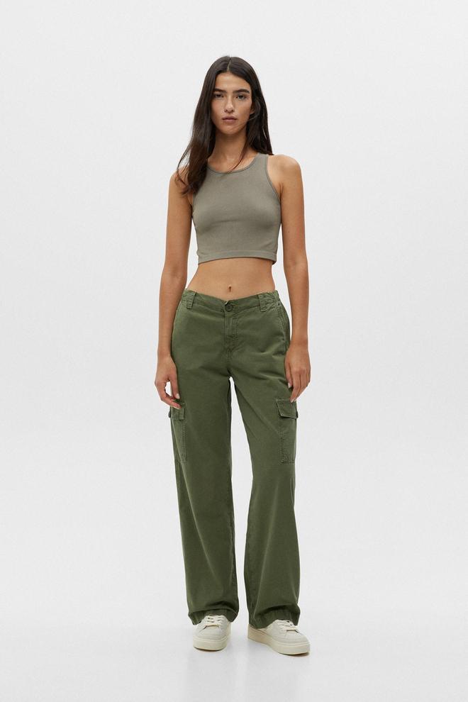 PANTALÓN CARGO TEJIDO SARGA  de Pull &amp; Bear (29,99 € )