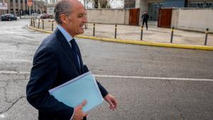 El expresidente de la Generalitat valenciana Francisco Camps, a su llegada al juicio que se sigue en la Audiencia Nacional, por adjudicaciones presuntamente irregulares a la trama Gürtel, en una imagen de archivo.