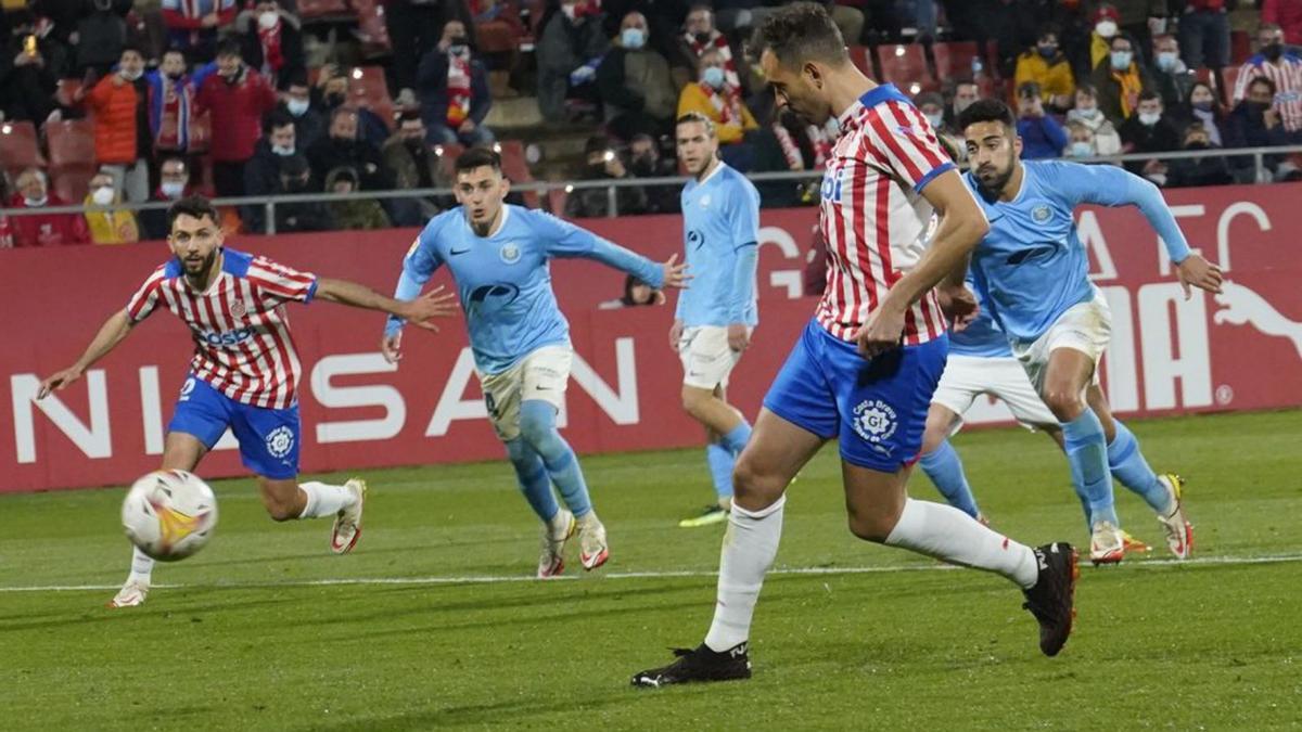 Cristhian Stuani fent el gol 100 contra l&#039;Eivissa