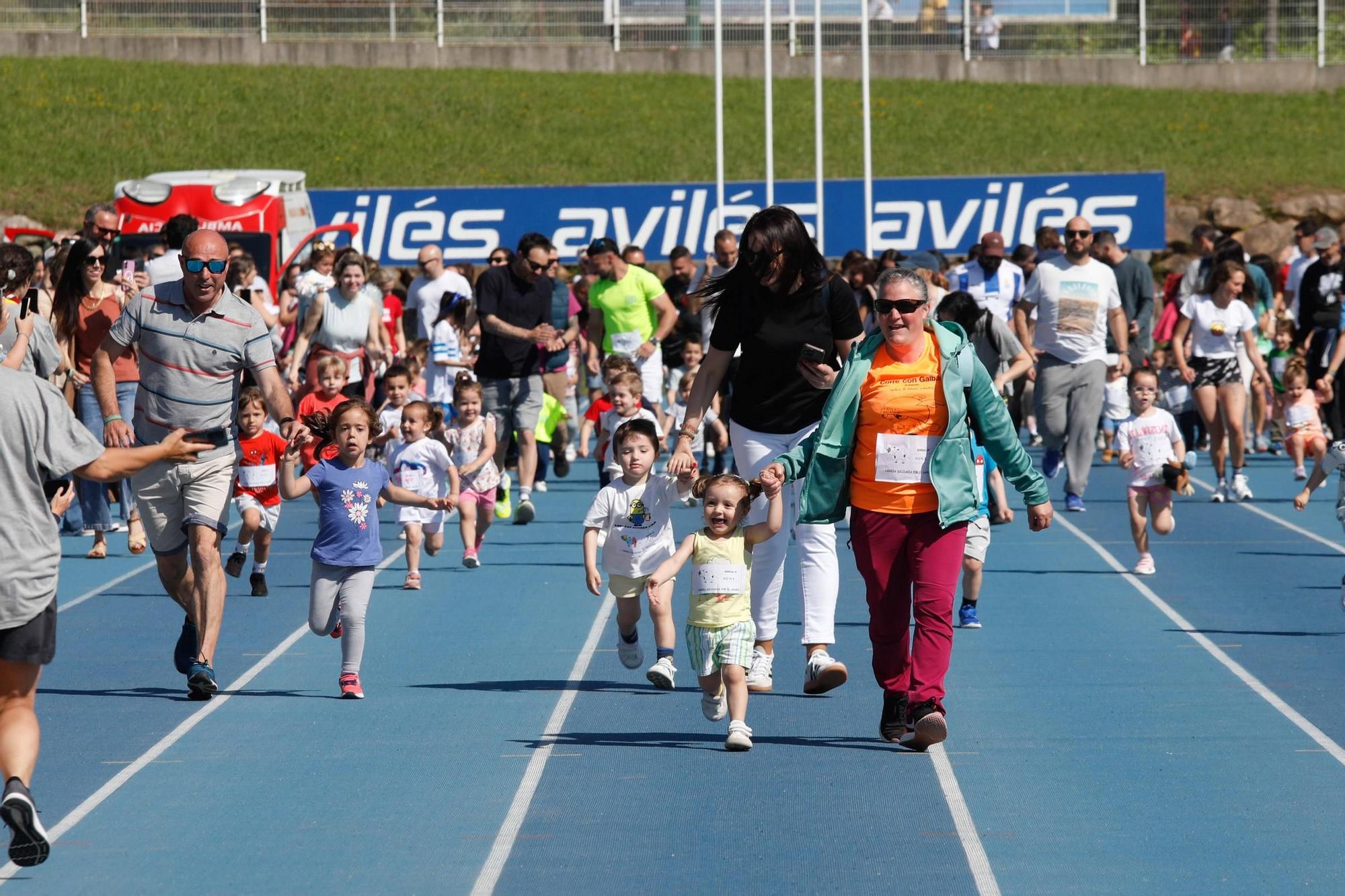 EN IMÁGENES: Así fue la carrera solidaria por los refugiados del Sáhara en el Yago Lamela de Avilés