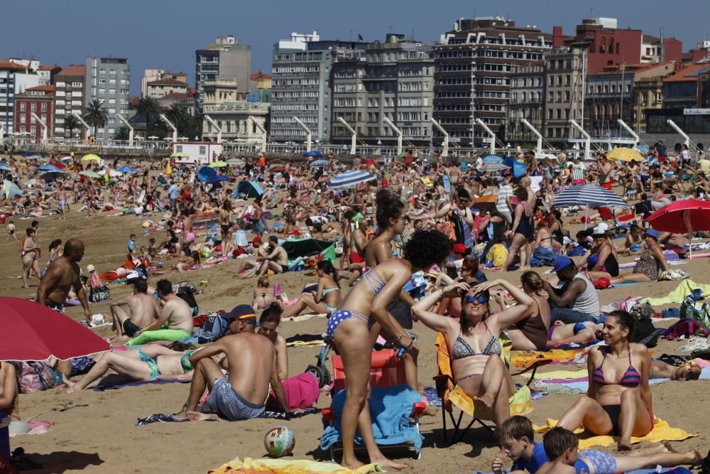 Playa de Poniente en Gijón