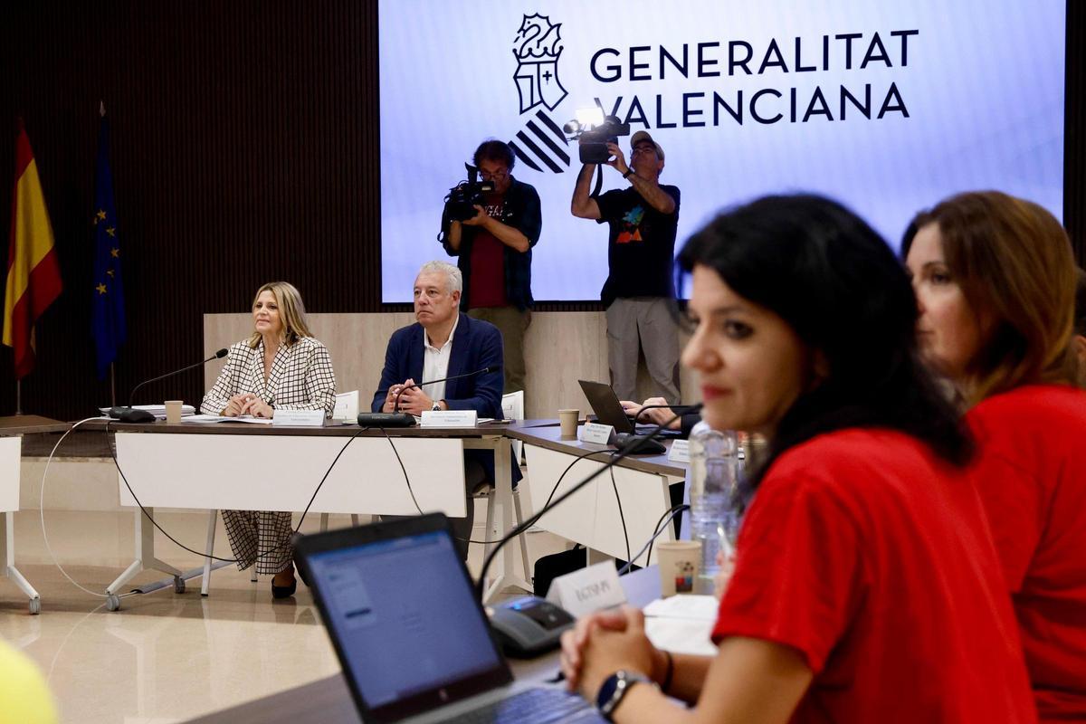 Así ha sido la reunión de los sindicatos con la consellera Carmen Ortí: ha durado 10 minutos después del no rotundo de los sindicatos
