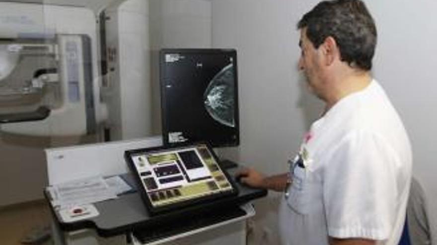 Uno de los mamógrafos financiados por la Fundación Amancio Ortega en un hospital gallego.