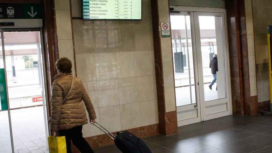 Vestíbulo de acceso a los andenes en la estación de tren de Zamora. Foto L.O.Z.