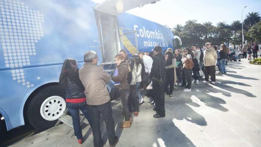 Imagen de archivo de la unidad móvil del consulado de Colombia en el Obelisco.