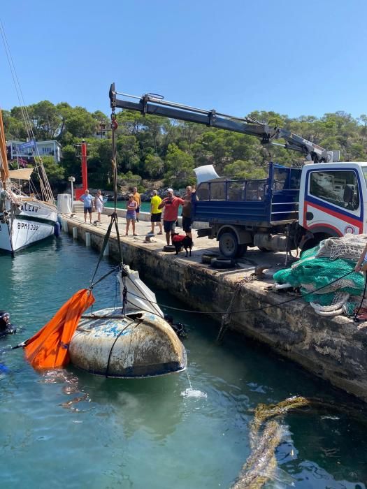 Retiran 3.000 kilos de residuos del fondo marino de Cala Figuera