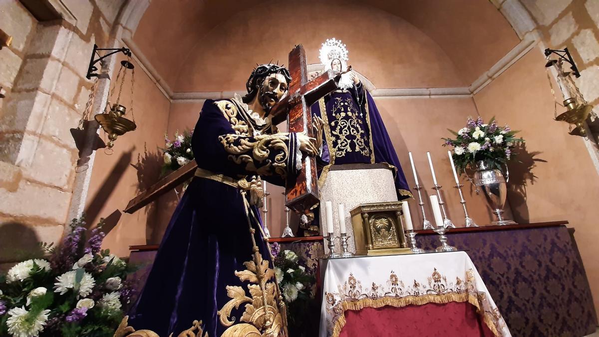 Jesús Nazareno y la Virgen de la Misericordia, en una composición especial durante la última Cuaresma, en Santiago.