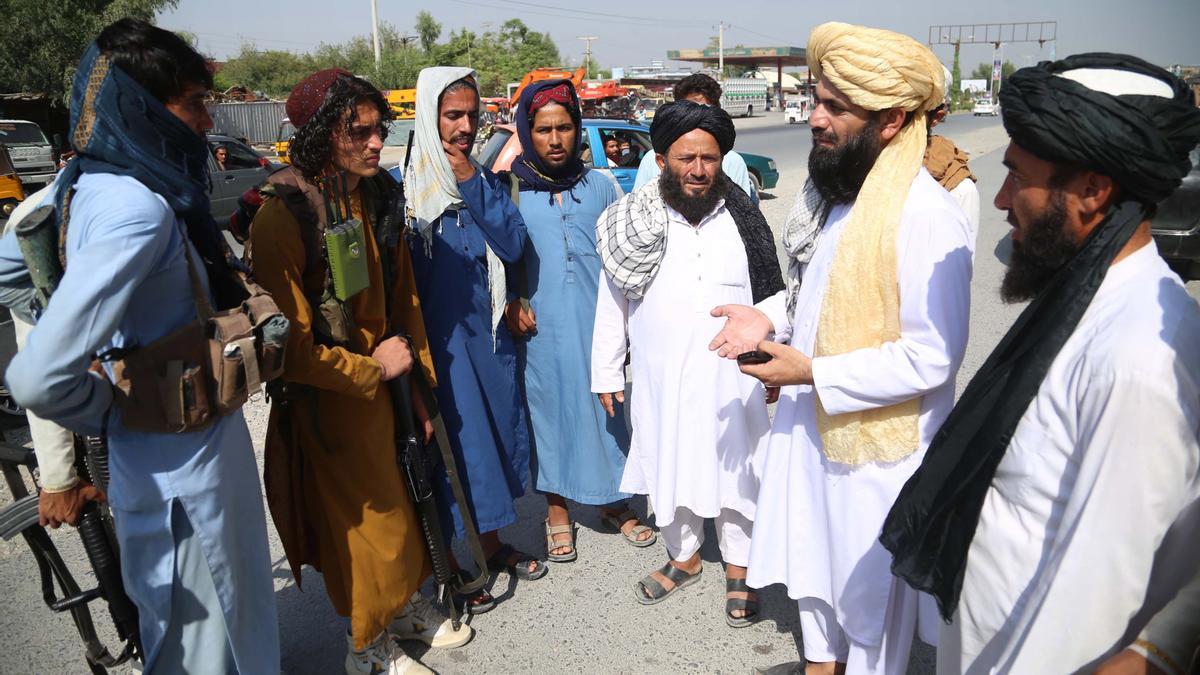 Kabul intenta recuperar la normalidad bajo el control talibán.