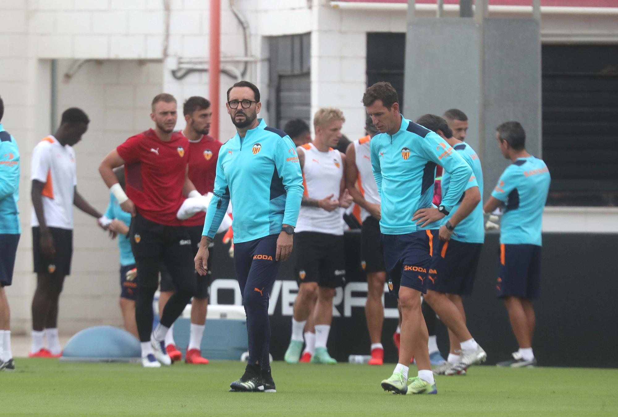 El Valencia CF entrena antes de enfrentarse al Bilbao
