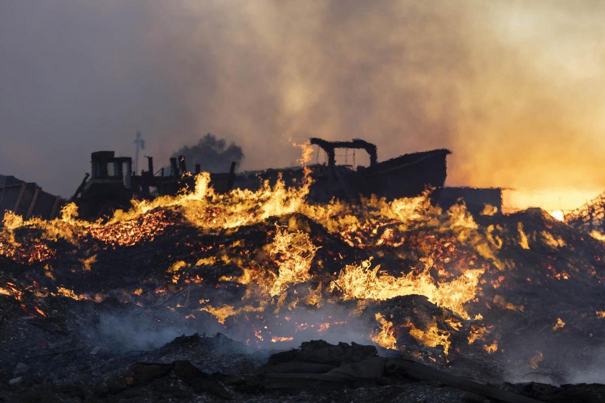 Incendio en Tenerife: continúan los trabajos de bomberos, que pueden durar varios días