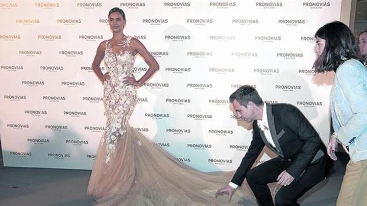 La maniquí rusa, antes del desfile de Pronovias, donde la firma catalana presentó las tendencias de moda nupcial para el 2016.