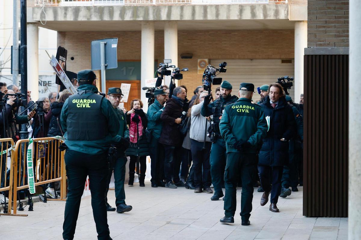 José Manuel Cuenca llega a los juzgados de Catarroja para el careo que mantendrá con Salomé Pradas