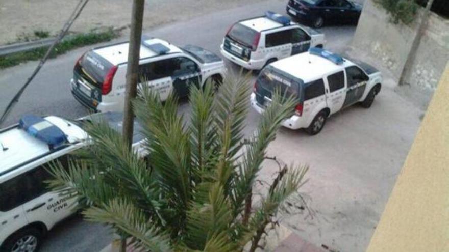 Vehículos de la Guardia Civil en Sangonera la Verde.